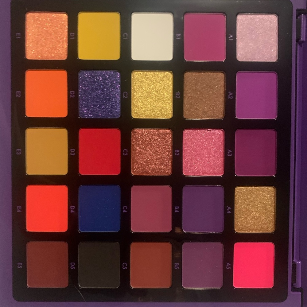 Anastasia Beverly Hills Norvina Eyeshadow Palette - Picture 2 of 4